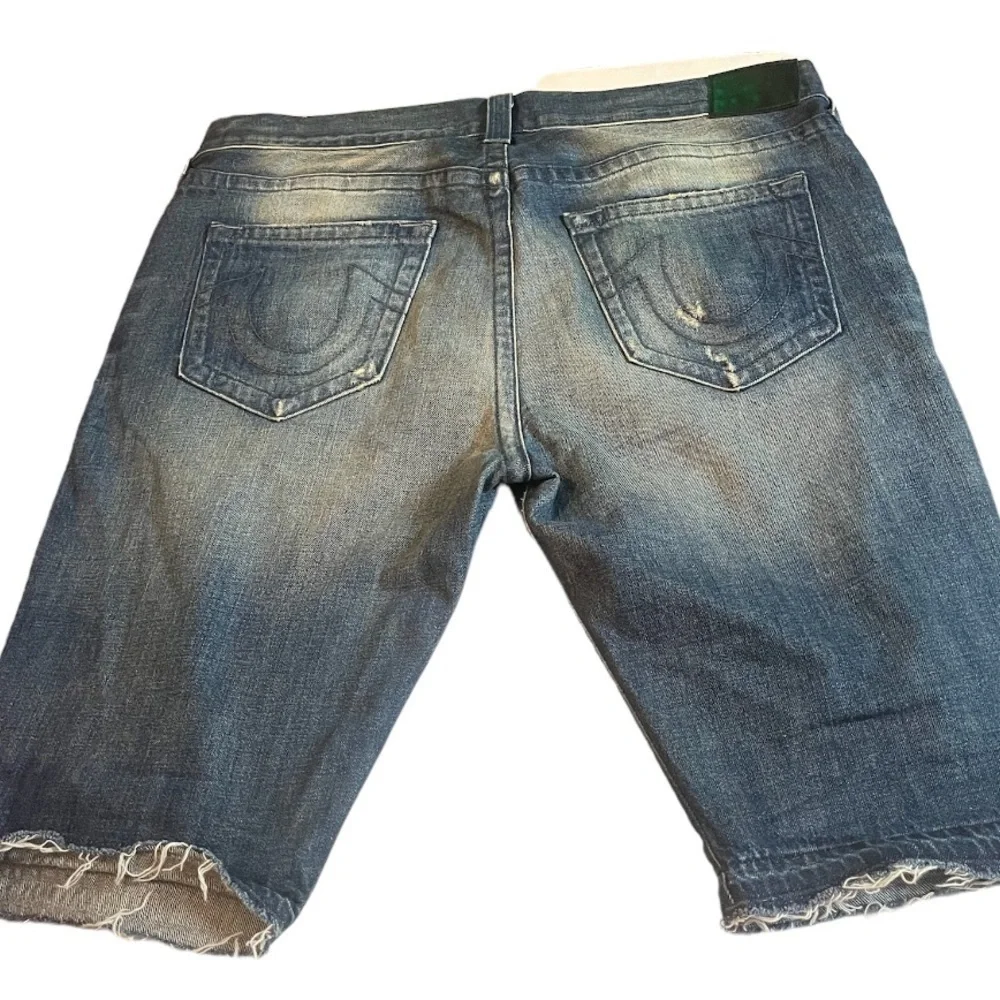 True Religion DEAN Tapered Jeans Shorts Sz 38 Distressed Fray Bottom